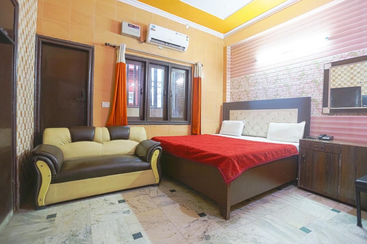 Spot On 43436 Hotel Mannat Spot Морадабад Екстериор снимка